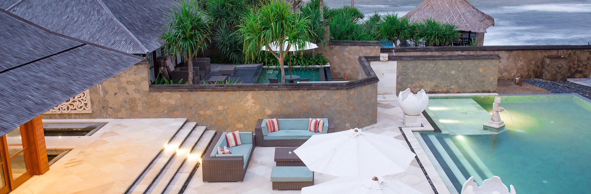 Bayu Gita Beachfront - Pool and Deck