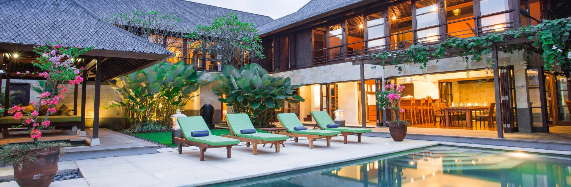 Villa Bayu Gita Residence - Poolside at Night