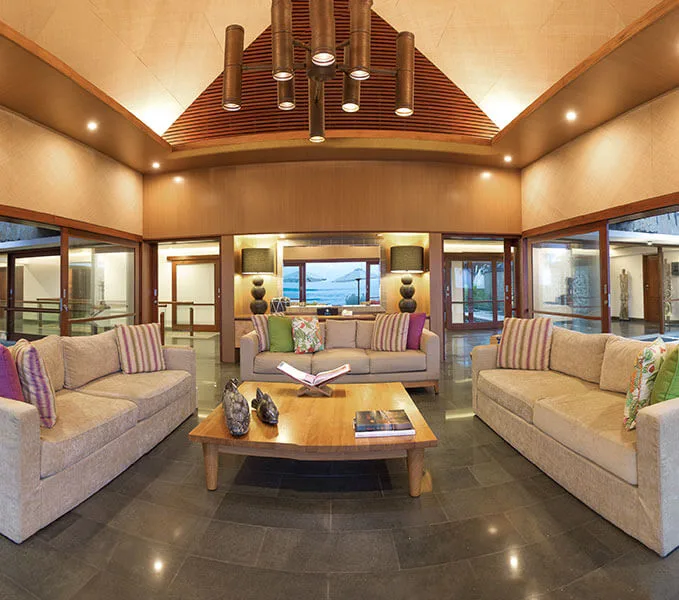 Villa Bayu Gita Beachfront - Pool and Bar